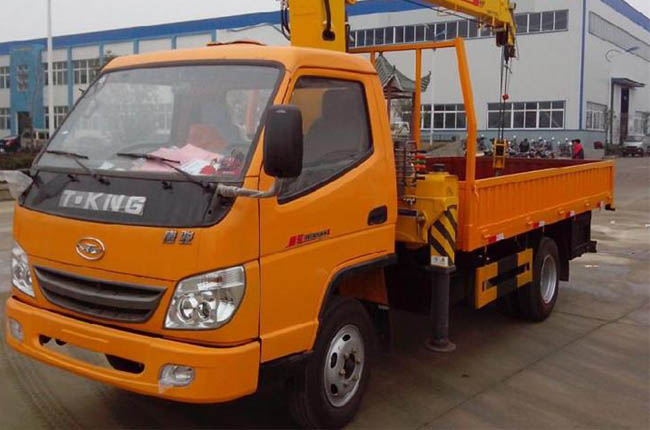 歐鈴牌藍(lán)牌隨車起重運輸車