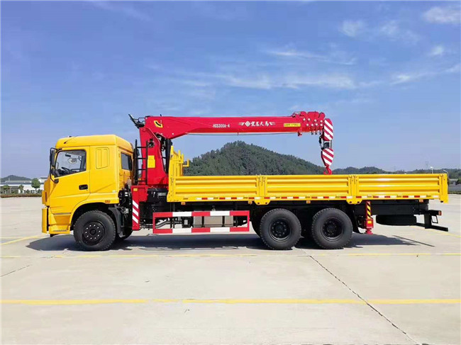 三環(huán)后八輪短軸距隨車吊，可選裝8噸、10噸、12噸吊機