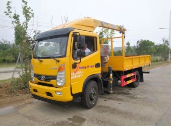時(shí)風(fēng)隨車吊，藍(lán)牌隨車吊，2噸隨車吊，價(jià)格多少錢？