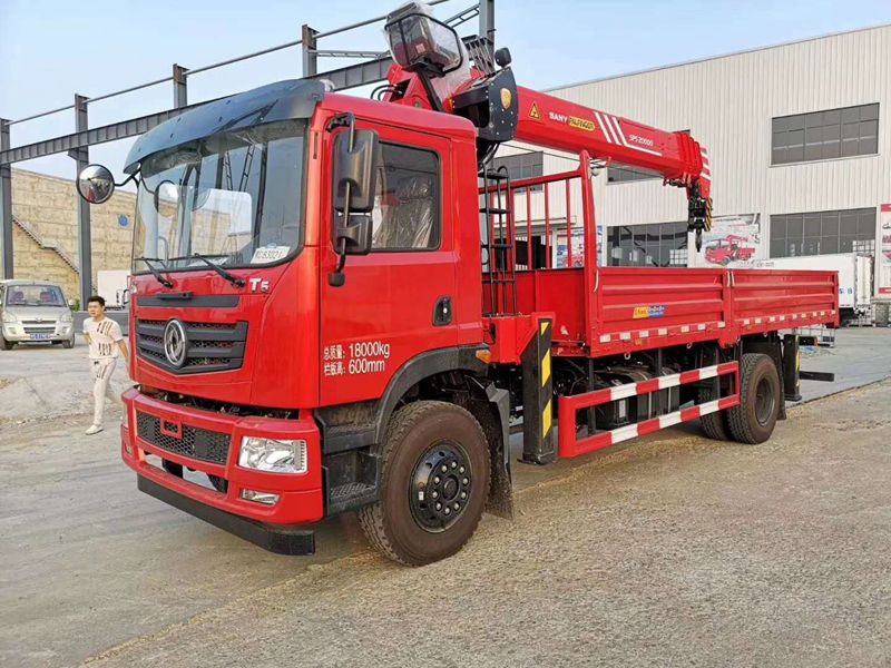 東風(fēng)T5單排隨車吊（廂長(zhǎng)6.1米）