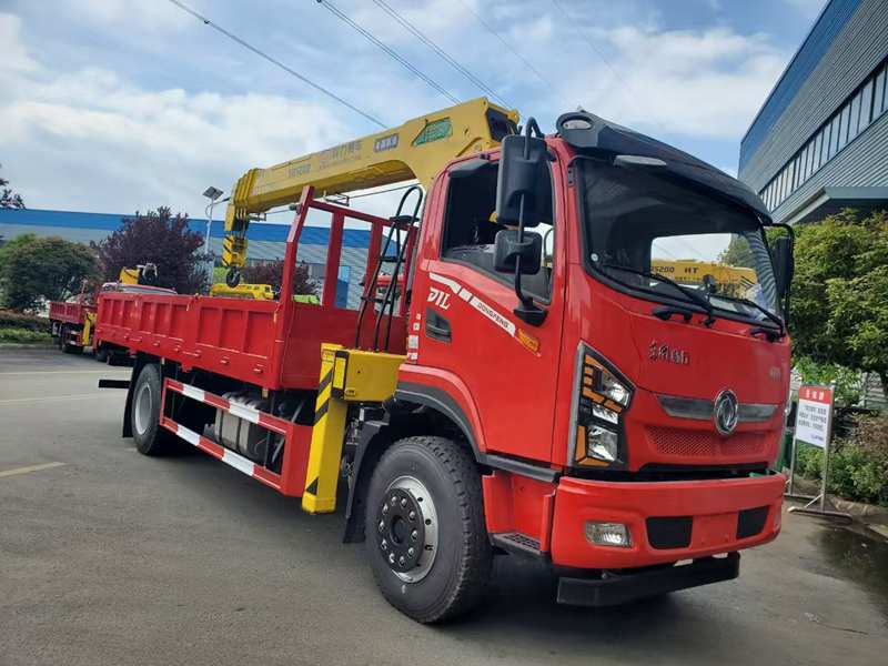 東風(fēng)D1L隨車(chē)吊（程力8噸4節(jié)臂）
